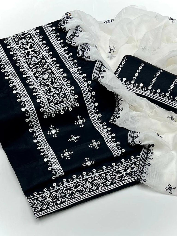 Cross Stich 9mm Embroidery 3 Pcs Lawn Suit with Multani Khusa